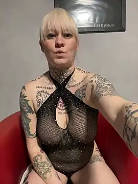 poussichienne online show from 02/27/25, 04:53