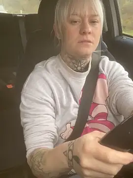 poussichienne online show from 11/15/25, 12:02