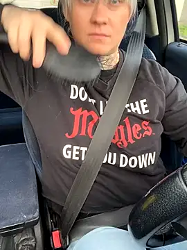 poussichienne online show from 12/17/25, 09:37