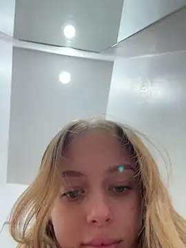 Snapshot of enjoy_my_beauty chatting on 12/12/24, 07:30 enjoy my beauty online show from 12/12/24, 07:30