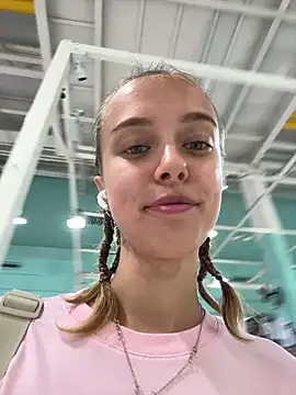 Snapshot of enjoy_my_beauty chatting on 12/21/24, 04:52 enjoy my beauty online show from 12/21/24, 04:52