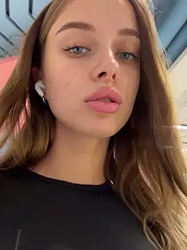 Snapshot of enjoy_my_beauty chatting on 02/19/25, 04:55 enjoy my beauty online show from 02/19/25, 04:55