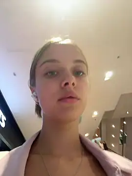 Snapshot of enjoy_my_beauty chatting on 03/05/25, 06:44 enjoy my beauty online show from 03/05/25, 06:44