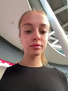 Snapshot of enjoy_my_beauty chatting on 03/07/25, 04:13 enjoy my beauty online show from 03/07/25, 04:13