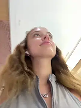 Snapshot of enjoy_my_beauty chatting on 03/13/25, 04:38 enjoy my beauty online show from 03/13/25, 04:38