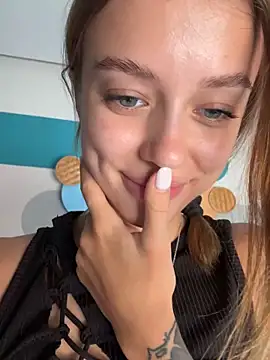 Snapshot of enjoy_my_beauty chatting on 03/16/25, 04:30 enjoy my beauty online show from 03/16/25, 04:30