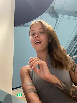 Snapshot of enjoy_my_beauty chatting on 03/17/25, 07:24 enjoy my beauty online show from 03/17/25, 07:24