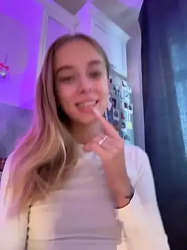 Snapshot of enjoy_my_beauty chatting on 09/23/25, 06:05 enjoy my beauty online show from 09/23/25, 06:05