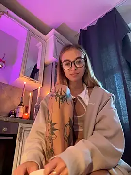 Snapshot of enjoy_my_beauty chatting on 10/08/25, 06:00 enjoy my beauty online show from 10/08/25, 06:00