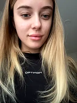 Snapshot of enjoy_my_beauty chatting on 11/25/25, 06:46 enjoy my beauty online show from 11/25/25, 06:46