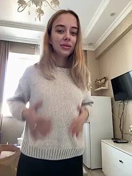 Snapshot of enjoy_my_beauty chatting on 12/19/25, 06:42 enjoy my beauty online show from 12/19/25, 06:42