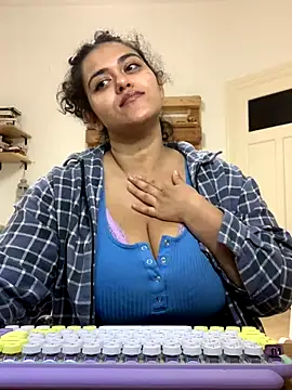 Curvydesifromgermany online show from 09/23/25, 02:42