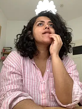 Curvydesifromgermany online show from 10/15/25, 10:37