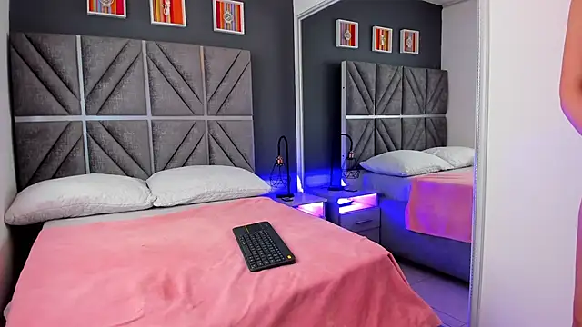 Snapshot of Laura_Dicardy chatting on 01/29/25, 02:10 Laura Dicardy online show from 01/29/25, 02:10