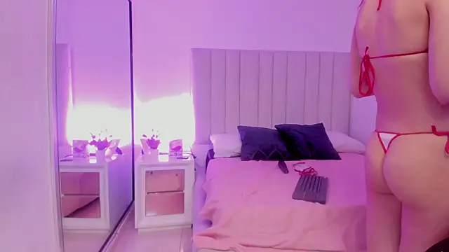 Snapshot of Laura_Dicardy chatting on 03/08/25, 03:56 Laura Dicardy online show from 03/08/25, 03:56