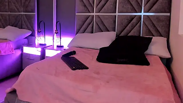 Snapshot of Laura_Dicardy chatting on 03/18/25, 07:42 Laura Dicardy online show from 03/18/25, 07:42