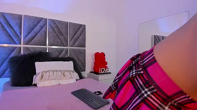 Snapshot of Laura_Dicardy chatting on 10/09/25, 07:45 Laura Dicardy online show from 10/09/25, 07:45