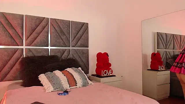 Snapshot of Laura_Dicardy chatting on 10/25/25, 07:41 Laura Dicardy online show from 10/25/25, 07:41