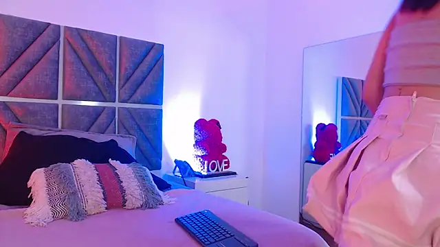 Snapshot of Laura_Dicardy chatting on 12/04/25, 08:28 Laura Dicardy online show from 12/04/25, 08:28