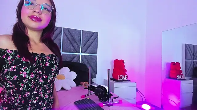 Snapshot of Laura_Dicardy chatting on 03/25/26, 07:53 Laura Dicardy online show from 03/25/26, 07:53