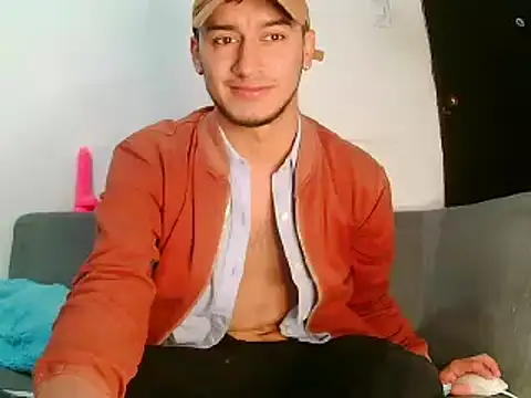 Snapshot of Kevin_Torres chatting on 12/14/24, 04:45 Kevin Torres online show from 12/14/24, 04:45