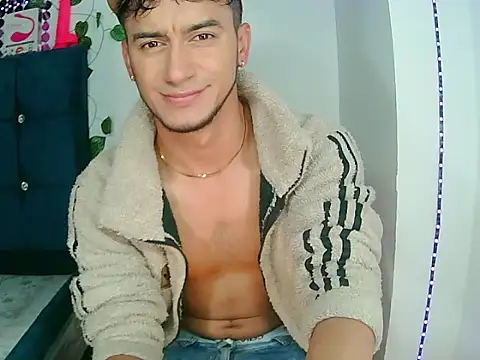 Snapshot of Kevin_Torres chatting on 12/28/24, 09:19 Kevin Torres online show from 12/28/24, 09:19