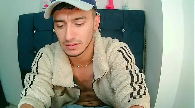 Snapshot of Kevin_Torres chatting on 01/12/25, 04:50 Kevin Torres online show from 01/12/25, 04:50