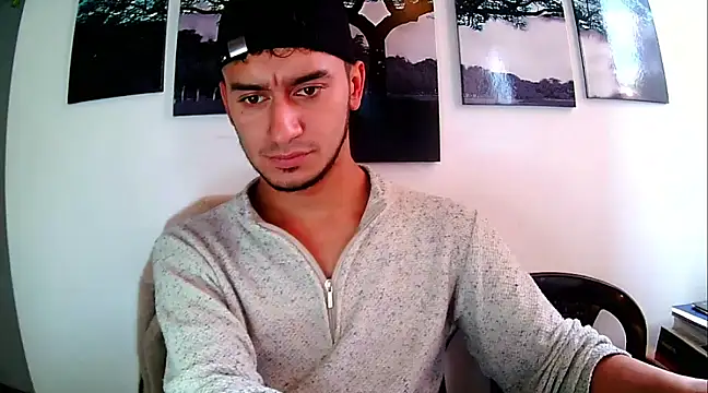 Snapshot of Kevin_Torres chatting on 02/26/25, 05:39 Kevin Torres online show from 02/26/25, 05:39