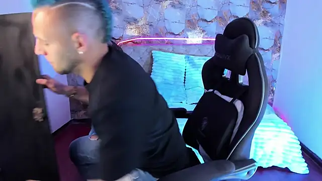 Snapshot of Damon_Bakert chatting on 04/07/26, 06:08 Damon Bakert online show from 04/07/26, 06:08