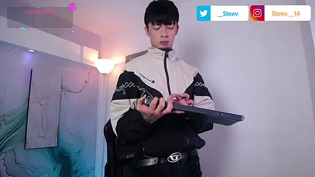 Snapshot of Steev_Novoa chatting on 04/18/26, 03:21 Steev Novoa online show from 04/18/26, 03:21