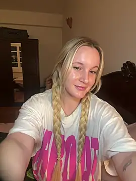 Snapshot of isisxoxx chatting on 02/15/26, 09:11 isisxoxx online show from 02/15/26, 09:11