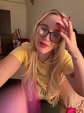 Snapshot of isisxoxx chatting on 03/11/26, 09:54 isisxoxx online show from 03/11/26, 09:54