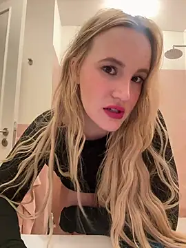 Snapshot of isisxoxx chatting on 03/14/26, 06:19 isisxoxx online show from 03/14/26, 06:19