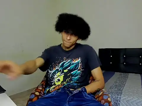 Snapshot of cardrey05 chatting on 09/24/25, 02:15 cardrey05 online show from 09/24/25, 02:15