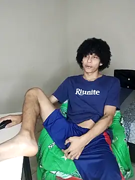 Snapshot of cardrey05 chatting on 11/28/25, 02:14 cardrey05 online show from 11/28/25, 02:14