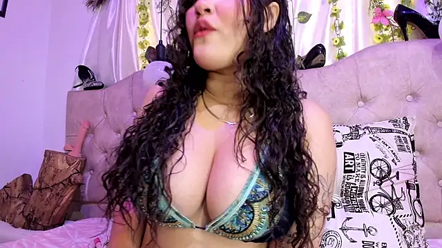 Snapshot of Chanelle_ chatting on 11/13/25, 05:45 Chanelle online show from 11/13/25, 05:45