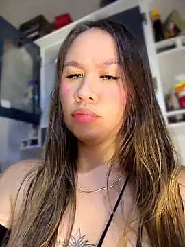 Snapshot of Emiily_lee chatting on 05/24/26, 04:50 Emiily lee online show from 05/24/26, 04:50
