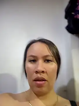 Snapshot of Emiily_lee chatting on 05/28/26, 01:58 Emiily lee online show from 05/28/26, 01:58