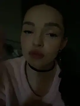 Snapshot of AnaWest chatting on 02/04/25, 08:35 AnaWest online show from 02/04/25, 08:35