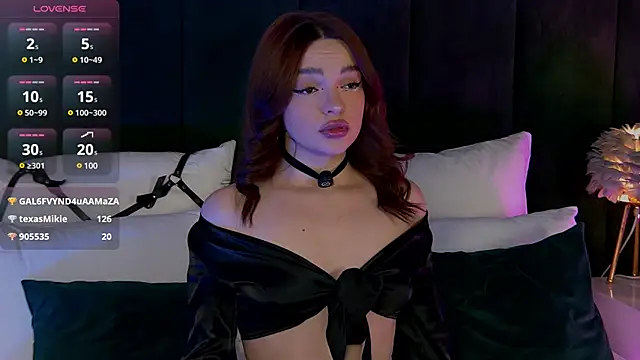 Snapshot of AnaWest chatting on 02/11/25, 11:21 AnaWest online show from 02/11/25, 11:21