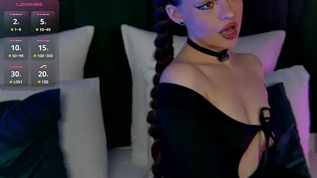 Snapshot of AnaWest chatting on 03/11/25, 06:43 AnaWest online show from 03/11/25, 06:43