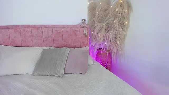 Sofiawilson  online show from 10/02/25, 01:07