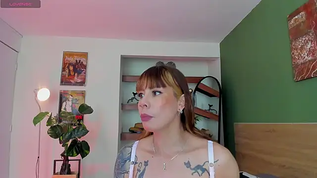 Snapshot of iriiina_veneno chatting on 05/15/26, 12:50 iriiina veneno online show from 05/15/26, 12:50