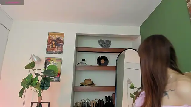 Snapshot of iriiina_veneno chatting on 07/02/26, 12:32 iriiina veneno online show from 07/02/26, 12:32