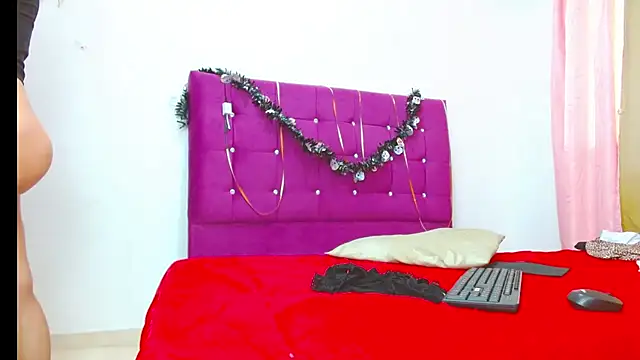 Snapshot of chantalsemenova1 chatting on 11/29/25, 08:34 chantalsemenova1 online show from 11/29/25, 08:34