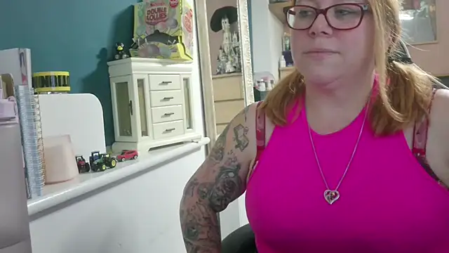 Snapshot of NikiDeeOfficial chatting on 09/14/25, 09:14 NikiDeeOfficial online show from 09/14/25, 09:14