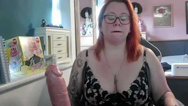 Snapshot of NikiDeeOfficial chatting on 11/05/25, 11:43 NikiDeeOfficial online show from 11/05/25, 11:43