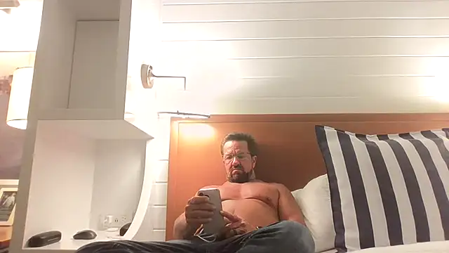 sluttydylan online show from 10/04/25, 12:03