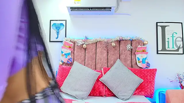 Snapshot of KathyShine chatting on 12/07/24, 11:51 KathyShine online show from 12/07/24, 11:51