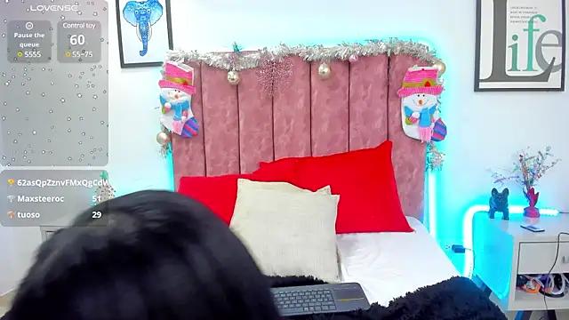 Snapshot of KathyShine chatting on 12/16/24, 08:58 KathyShine online show from 12/16/24, 08:58